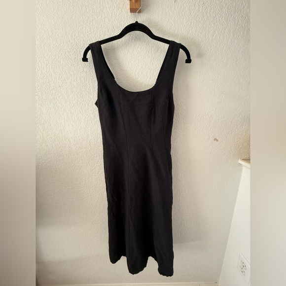 Sincerly Jules Dresses & Skirts - Sincerely Jules Black Scoop-Neck Maxi Dress